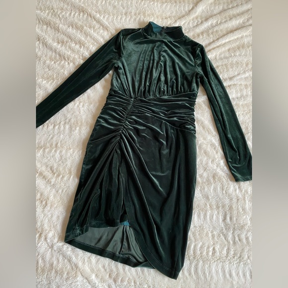 Express Green Velvet Fitted Midi Dress - Picture 2 of 6
